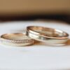 Argollas Matri Bicolor Oro Blanco y Miel 18k Alicante - Imagen 2