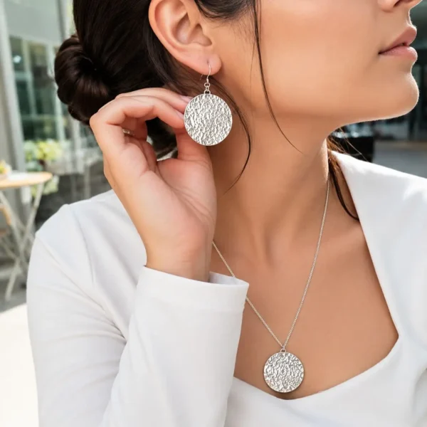 Conjunto Aros Y Dije Placa Redonda Texturizada Plata Fina 980